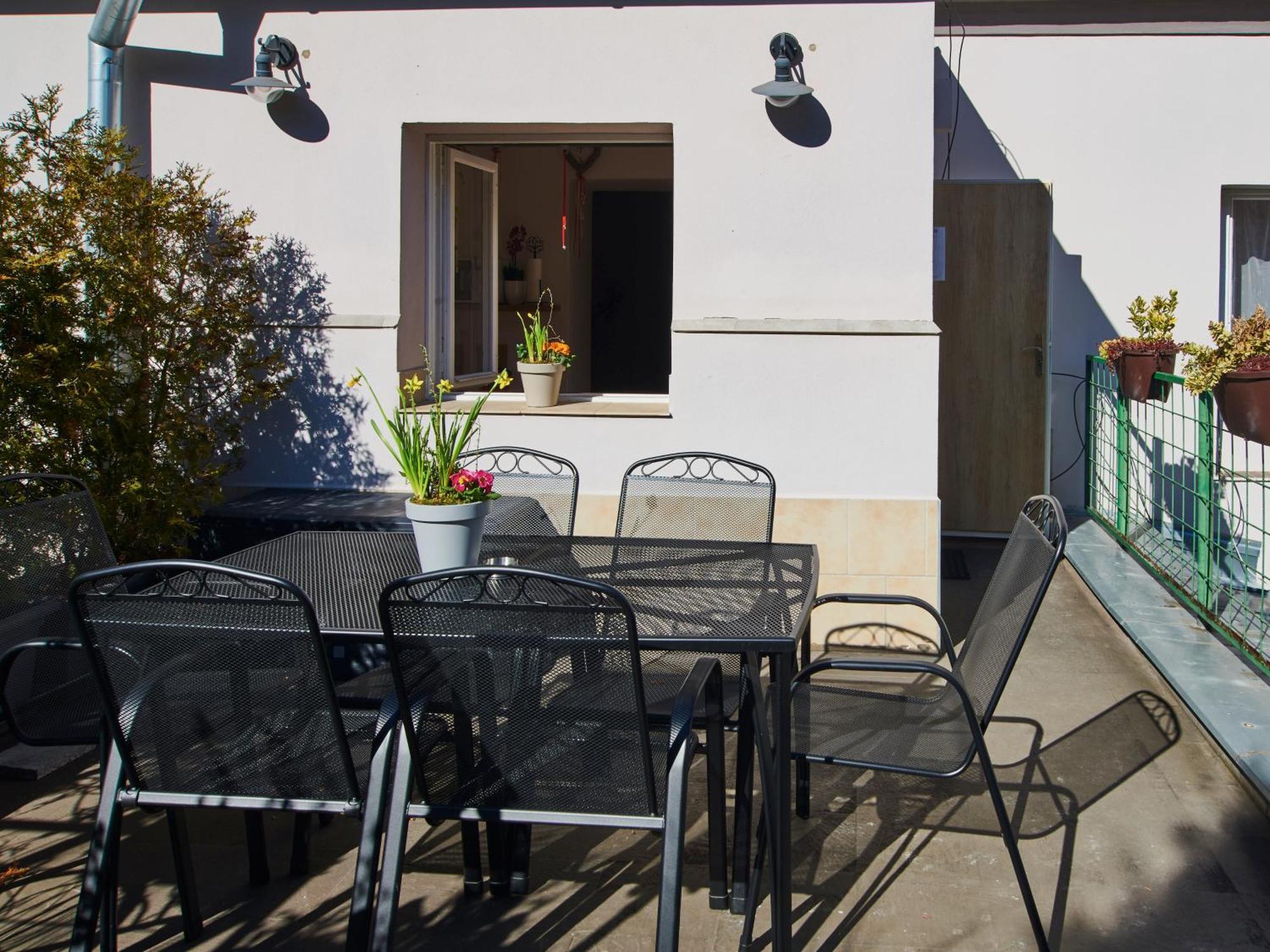 Cozy With Terrace Near Castle Daire Prag